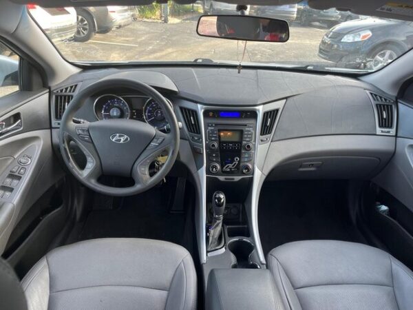 2011 HYUNDAI SONATA GLS - Image 2